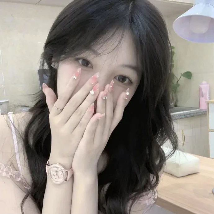 戴金丝边眼镜的人